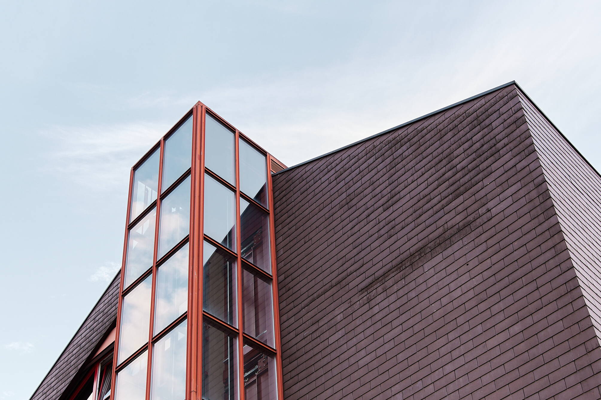 Aussenaufnahme von Unten zum Dach vom Gebäude von Graf Krummenacher Partner 